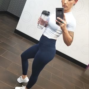 🎉MAKE A DEAL DAY 🎉 Under Armour Shirt